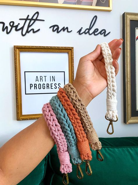 Crochet Wristlet, Crochet Lanyard, Crochet I Cord, Wristlet Patterns, French Knitting, Crochet Cord, Crochet Keychain Pattern, I Cord, Haken Baby