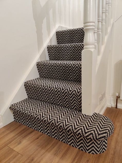 Black And White Herringbone Floor, Aztec Carpet Stairs, Black Carpet On Stairs, Black And White Carpet Stairs, Herringbone Carpet Stairs And Landing, Herringbone Stair Carpet, Pattern Carpet On Stairs, Stairwell Carpet, Herringbone Carpet Stairs