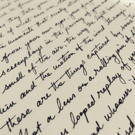 Hand Writing Aesthetic, Penmanship Styles, Pretty Hand Writing, Dark Academia Handwriting, Penmanship Handwriting, Elegant Handwriting, Messy Handwriting, Aesthetic Writing, Handwriting Examples