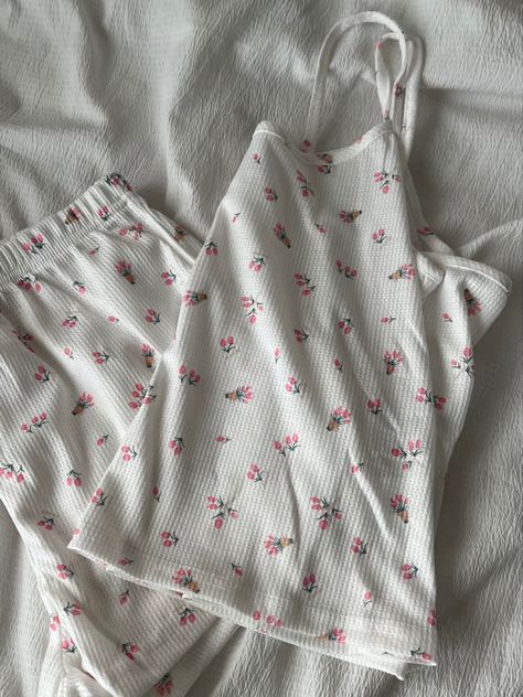 Shorts Pajamas Aesthetic, Floral Pajamas Aesthetic, Cute Pajamas Aesthetic Summer, Flower Pjs, Pajama Set Aesthetic, Cottagecore Pajamas, Tank Top Pajamas, Aesthetic Pajamas, Cute Pijamas