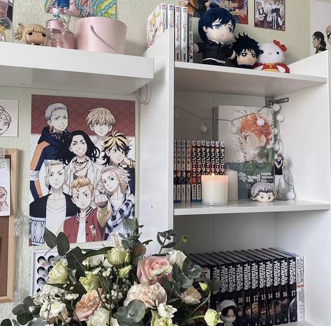 Minimalist Anime Room, Manga Shelving, Manga Shelf, Anime Books, Cool Room Designs, Living Space Decor, Otaku Room, Anime Room, Cute Room Ideas