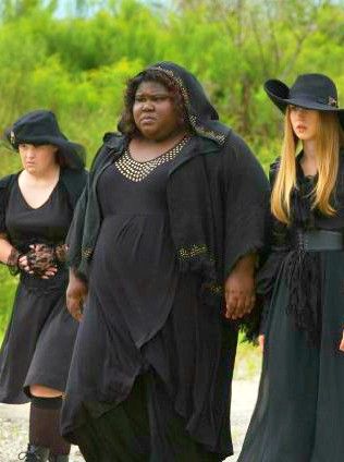 American Horror Story Coven - Nan, Queenie, and Zoe Coven Fashion, Gabourey Sidibe, Ahs Coven, American Horror Story Seasons, American Horror Story Coven, Witch Coven, Mommy Dearest, Horror Story, American Horror