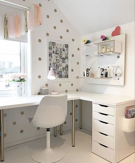 Small Space Storage Bedroom, Bedroom Storage For Small Rooms, Diy Bedroom Storage, Storage Bench Bedroom, White Desk, Gold Dot, Study Room Decor, Baby Room Design, Girl Bedroom Designs