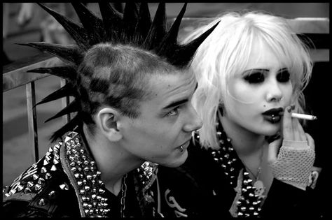 80s Punk Fashion, 1970s Punk, Punk Guys, Punk Mohawk, 1970 Style, Punk Subculture, Cultura Punk, Estilo Punk Rock, Punk Boy