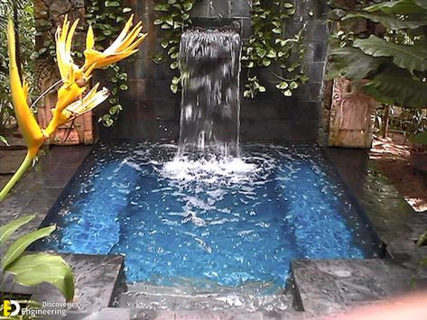 35 Lovely Small Swimming Pool Design Ideas To Get Natural Accent | Engineering Discoveries Kleiner Pool Design, Backyard Ideas For Small Yards, Small Swimming Pools, Hot Tub Backyard, Diy Swimming Pool, Mini Pool, Cool Swimming Pools, Small Pool Design, Pool Waterfall