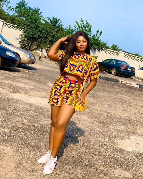 Shirt And Shorts Outfit, Nigerian Fashion Ankara, Moda Afro, African Print Shirt, Ankara Gowns, Short African Dresses, African Fashion Skirts, African Inspired Clothing, African Fashion Traditional