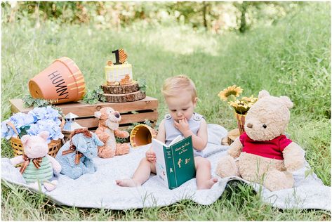 Winnie The Pooh Photoshoot, Pooh First Birthday Cake, Winnie The Pooh First Birthday, Pooh First Birthday, 1st Birthday Pictures, Winnie The Pooh Pictures, 1st Birthday Photoshoot, First Birthday Pictures, Winnie The Pooh Birthday