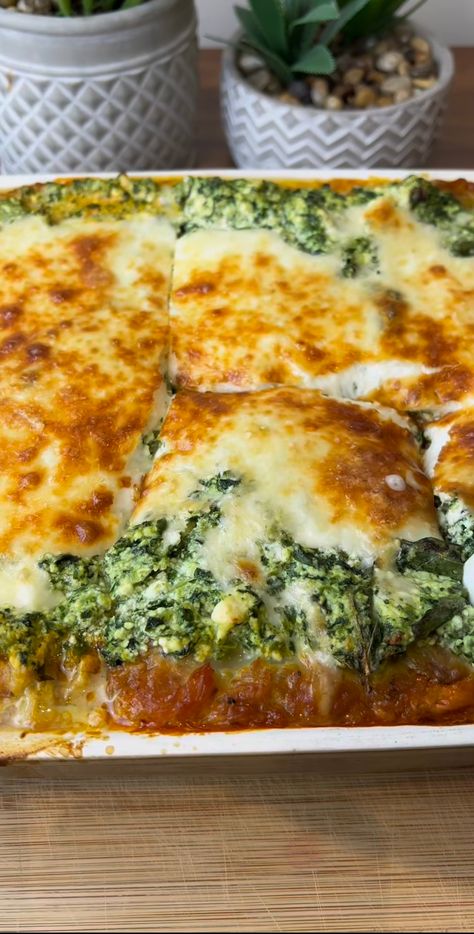 Spaghetti Squash Lasagna Lasagna With Cottage Cheese, Spaghetti Squash Lasagna, Spaghetti With Spinach, Squash Lasagna, Ricotta Recipes, Spinach Ricotta, Healthy Weeknight Meals, Spinach Lasagna, Frozen Spinach