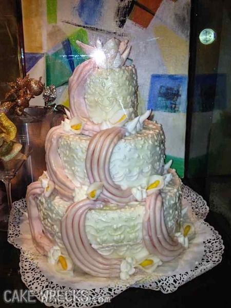 Wedding Cake Fails, Wedding Cake Disasters, Ugly Wedding, Pig Intestines, Budget Wedding Cake, Funny Cakes, Bad Cakes, Ugly Cakes, Cake Fails