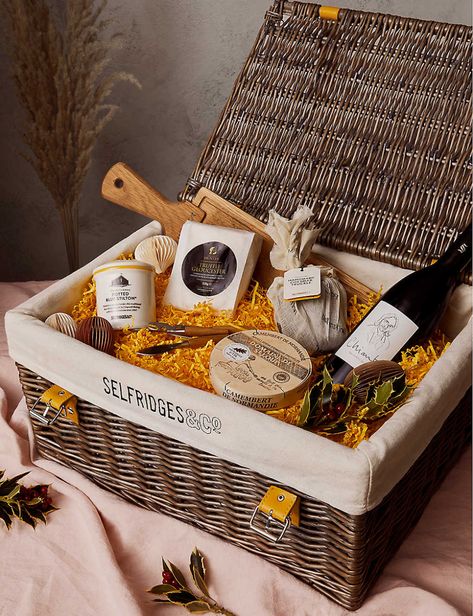 Cheese Hamper Ideas, Broker Gifts, Scottish Oatcakes, Luxury Picnic Basket, Ide Hampers, Brandy Butter, Food Hamper, Marketing Gifts, Homemade Gift Baskets