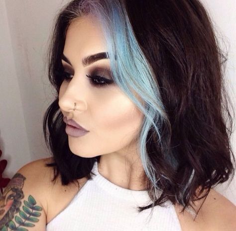 Hair Dye Blue, Blue Hair Streaks, Jamie Genevieve, Blonde Bangs, Hair Color Streaks, Hair Streaks, Blue Streaks, Dramatic Makeup, Hair Color Blue