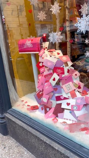 P.O.S.H. Chicago on Instagram: "We’re nothing if not happy fools in love!💘  It may be frigid cold outside, but our current shop windows are sure to warm your heart as they celebrate the most romantic day of the year…just one month away, it’s Valentine’s Day!  : : : #poshchicagoshop #valentines #valentinesday #loveletters #youvegotmail #shopdisplay #shopwindows #whydofoolsfallinlove #bemine #💘" Valentines Window Display, Window Display Retail, Valentines Party Decor, Store Window Display, Disney Rooms, Alternative Christmas Tree, Shop Windows, Valentine Theme, Library Displays