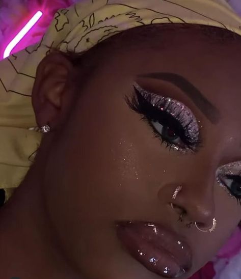 Bling Eye Makeup Rhinestones, 20th Birthday Makeup Ideas, Prom Makeup For Black Women, Sweet 16 Nail Ideas, Birthday Glam Makeup, White Makeup Looks, Birthday Makeup For Black Women, Glitter Glam Makeup, Birthday Makeup Ideas