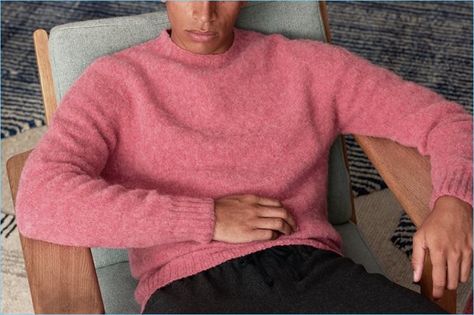 Pink Sweater Men, Wool Sweater Men, Hot Sweater, Junior Fashion, Style Edit, Mens Luxury Fashion, Wool Flannel, Men Style Tips, Mens Luxury