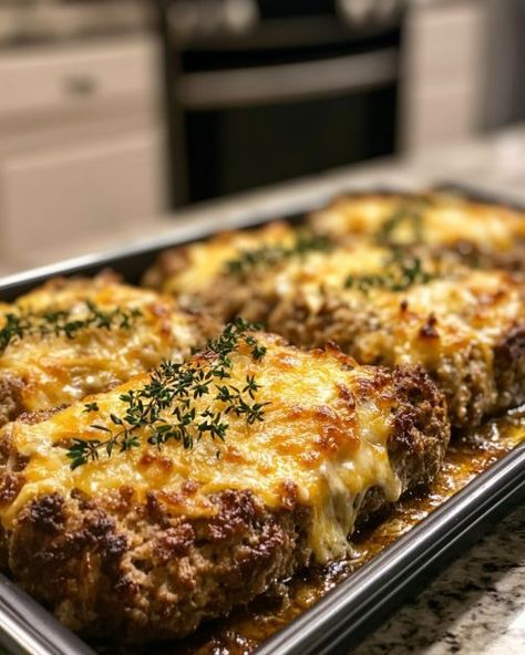 https://pin.it/1RfRp4wpq Supper Meals Main Dishes, Ground Beef Recipes Oven, Cheesey Meatloaf, Minced Meat Recipes, Food To Make At Home, Easy Entrees, Mince Dishes, Cheesy Meatloaf, Cooktop Cove