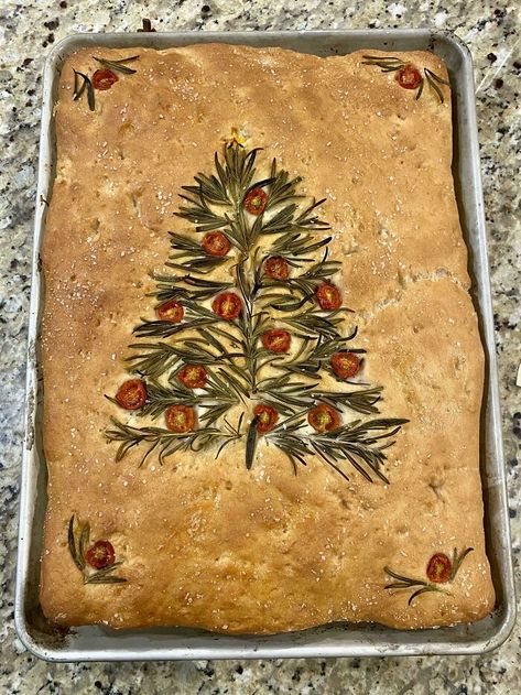 Savory Christmas Appetizers, Christmas Focaccia, Dessert Sandwich, Jul Mad, Bread Scoring, Fest Mad, Kreative Snacks, Spring Baking, Gluten Free Christmas