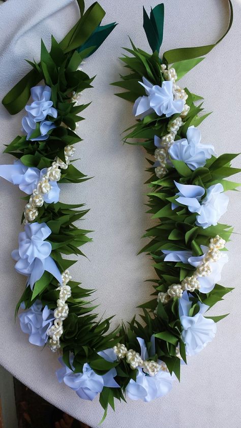 Traditional Hawaiian Wedding Leis, Flower Lays Hawaiian, Hawaiian Lays Flowers, Flower Lei Diy, Wedding Leis, Grad Leis, Glamorous Christmas Tree, Graduation Leis Diy Ribbons, Lei Ideas