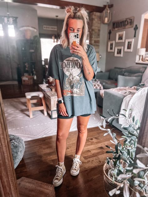 Baggy Shirt Biker Shorts, Biker Shorts And Big Tshirt Outfit, Oversized T Shirt Biker Shorts, Tshirt And Biker Shorts Outfit, Biker Shorts And Oversized Shirt, Biker Shorts Outfit Fall, Graphic Tee And Biker Shorts, Biker Shorts Outfit Summer Casual, Biker Short Outfits