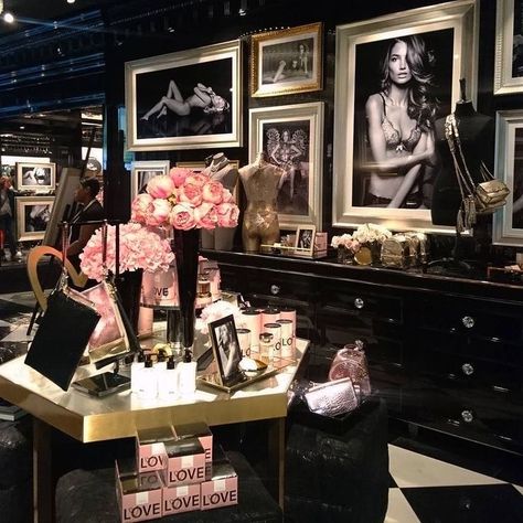 Victoria Secret Decor, Victoria Secret Inspired Room, Victoria Secret Lifestyle, Victoria Secret Room, Victoria Secret Shop, Victoria Secret Aesthetic, Old Money Interior Design, Old Money Interior, Bond Street London