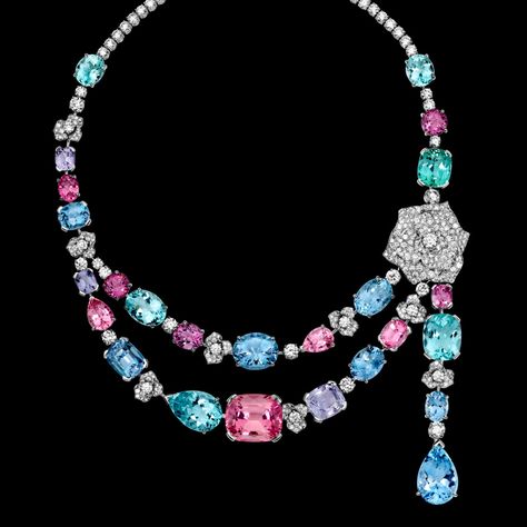 These Piaget pieces deserve to be Pinned! Enjoy! White gold Beryl Diamond Necklace - Piaget Luxury Jewellery G37LG700 Piaget Jewelry, Jewelry Brands, Fabulous Jewelry, A Necklace, I Love Jewelry, Gems Jewelry, Gorgeous Jewelry, Schmuck Design, Designer Jewelry