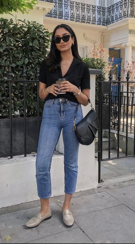 Summer Korean Outfits, French Style Clothing, Straight Jeans Outfit, Casual Brunch Outfit, Parisian Chic Style, Casual Chique, Workwear Fashion, Summer Outfit Inspiration, Simple Fashion