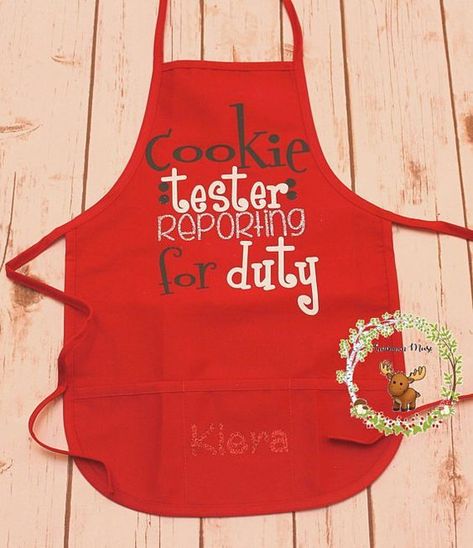 Personalized Kids Apron, Apron Ideas, Christmas Aprons, Craft Show Ideas, Kids Apron, Cricut Creations, Christmas Baking, Personalised Kids, Christmas Projects