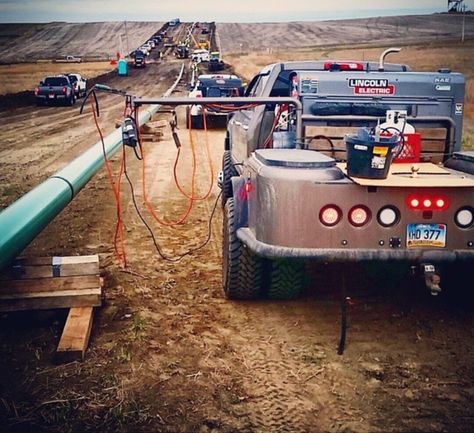 Navajo rig welder ready for that weld Welding Rig Trucks, Welding Skid, Welding Truck Bedding, Welding Bed, Rig Welder, Pipeline Welders, Pipeline Welding, Welding Trailer, Welding Trucks