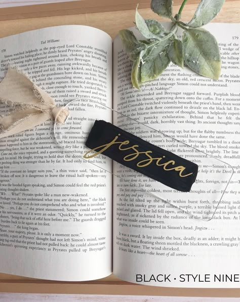 These custom name bookmarks make the perfect gift for the book or journal lover in your life. This personalized acrylic bookmark is painted with the color of your choice, giving it a unique and modern look. d e t a i l s * 6in by 2in acrylic bookmark, tied with your choice of tassel, chiffon ribbon, or twine. Personalized with premium white, black, or gold vinyl. p e r s o n a l i z a t i o n * Personalize this bookmark with your name or initials. o r d e r * 1. Choose font style. 2. Choose tass Diy Acrylic Bookmark Ideas, Diy Acrylic Bookmark, Acrylic Bookmark Ideas Vinyl, Cricut Bookmark Ideas, Bookmarks Cricut, Acrylic Bookmark Ideas, Cricut Acrylic, Name Bookmarks, Modern Journal