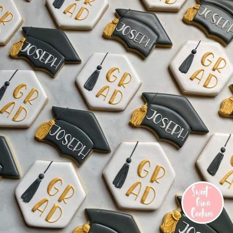 Graduation Cookies Decorated 2023, Graduation Cookies 2020, College Graduation Cookies 2023, Graduation Cookie Designs, Graduation Cap Sugar Cookies, College Cookies Decorated, Easy Graduation Cookies, Grad Cookies Ideas, Graduation Cap Cookies Decorated