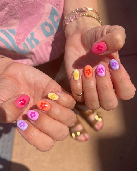 Multi Colour Nail Designs, Gel Nail Designs Colorful, Cartoon Flower Nails, Funky Nail Inspo Short, Two Different Hand Nails, Different Color Hands Nails, Bold Summer Nails, Girliesigns Account, Cute Funky Nails Summer