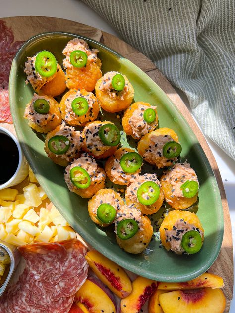 Spicy Tuna Crispy Rice Balls Crab Rice Balls, Winter Salad Dressing, Bacon Cheddar Puffs, Tuna Balls, Tuna Crispy Rice, Crab Rice, Rice Fried, Sushi Recipe, Crispy Rice