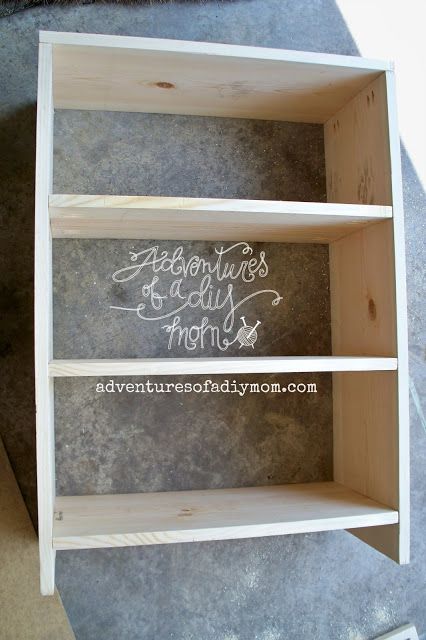 Diy Bookshelf Nightstand, Simple Book Shelf Diy, Build A Bookshelf, Muebles Shabby Chic, Simple Bookshelf, Diy Mom, Diy Bookshelf, Bookshelf Plans, Diy Regal