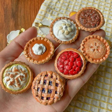 Cincin Diy, Cercei Din Lut Polimeric, Mini Fruit Tarts, Fruit Tarts, 귀여운 음식 그림, Clay Magnets, Seni Dan Kraf, Tanah Liat, Clay Diy Projects