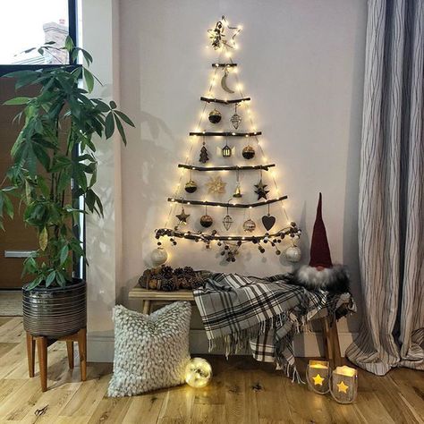 Want to give your pine tree a rest? Check out these 31 innovative Christmas tree ideas. From deconstructed setups to tactile honeycombs, these options will offer plenty of holiday cheer. #christmas #holidays #christmastree #christmasdecorations #differentchristmastree #uniquechristmas #holidaydecor #elledecor Alternate Christmas Tree, Tree Ladder, Branch Tree, Shiny Brite Ornaments, Weekend Crafts, Christmas Is Over, Alternative Christmas, Christmas Chalkboard, Alternative Christmas Tree