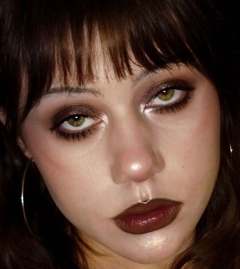 90s Grunge Style Makeup, Grunge Inspired Makeup, Smudged Smokey Eye, Brown Grunge Makeup, Grunge Prom Makeup, Aesthetic Brown Makeup, 90s Smokey Eye, Messy Smokey Eye, 2000s Grunge Makeup