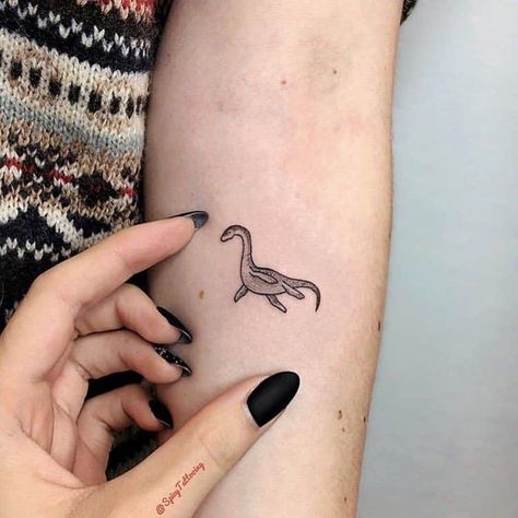 50+ Animal Tattoos That Will Inspire You To Get Inked - Lovely Animals World Cute And Simple Tattoos, Simple Tattoos Ideas, Small Animal Tattoos, Cute Tattoos With Meaning, Tattoos Ideas For Women, Tattoos For Women Small Meaningful, Dinosaur Tattoo, Shape Tattoo, Inspiration Tattoos