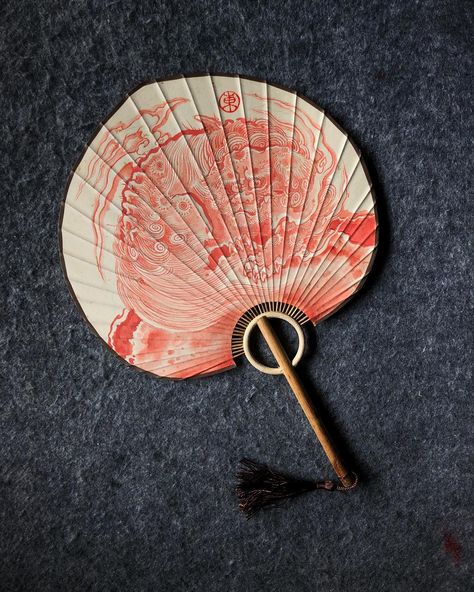 Painting traditional Chinese fan！ Traditional Chinese Fan, Asian Accessories, Art Folio, Higher Art, Japanese Designs, Vietnam Fashion, Chinese Fans, Chinese Fan, World Thinking Day