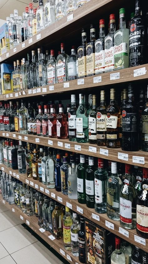 Asthetic Picture Liquor, Alchole Bottle Aesthetic, Getting Drunk Aesthetic, Drunk Astethic, Pictures Of Alcohol, Drunk Pics, Drunk Aesthetic, Minuman Vodka, Drunk Pictures