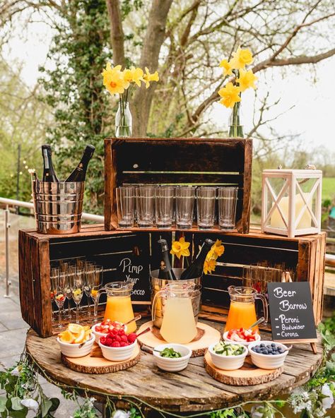 Self Bar Wedding, Diy Gin Bar Wedding, Party Candles Decoration, Rustic Outdoor Party Decorations, Diy Cocktail Bar Wedding, Help Yourself Bar Wedding, Gin Table Ideas, Prosecco Bar Wedding, Gin And Tonic Bar Station