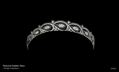 A diamond bandeay-style tiara with seven peacock-feather motifs. Tiaras Jewellery, Diamond Tiara, Royal Jewels, Peacock Feather, Tiaras And Crowns, Girls Best Friend, The Crown, Royals, Tiara