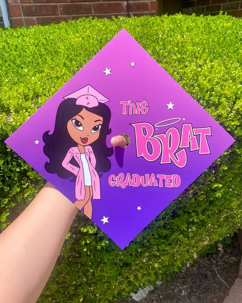 This Brat Graduated 💜 I’m obsessed with printed topper! Customize brat at checkout 🫶🏻 ALL COMMISSIONS OPEN www.advbellearts.com __________ #advbellecaps #gradszn #classof2024 #gradcapdesign #gradcapideas #bratz High School Graduation Poster Ideas, Senior Cap Decoration Ideas, Bratz Graduation Cap, Monster High Graduation Cap, Graduation Caps Designs, Cute Cap Ideas For Graduation, Funny Grad Caps, Cap Graduation Decoration, Funny Grad Cap Ideas