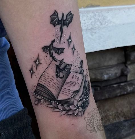 Reading Tattoo, Book Tattoo Ideas, Witchcraft Tattoos, Wiccan Tattoos, Bookish Tattoos, Witch Tattoo, Fantasy Tattoos, Tattoos For Lovers, Ring Tattoos