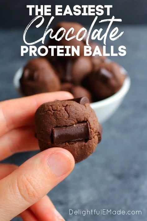 Chocolate Chip Protein Balls, Chocolate Protein Bites, Protein Bites Recipe, Protein Balls Recipe, Chocolate Protein Balls, Baking With Protein Powder, Protein Balls Healthy, Protein Balls Recipes, Meal Prep Snacks