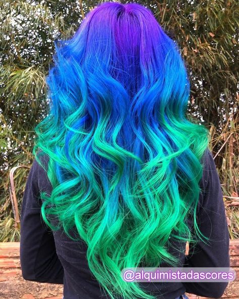 Classy Green Hair Colors Chic Ideas for a Luxe Look Pink Purple Blue Green Hair, Purple Green Blue Hair, Blue And Green Hair Ombre, Silver And Green Hair, Northern Lights Hair, Green And Blue Hair, Green Hair Ombre, Peacock Hair Color, Blue And Green Hair