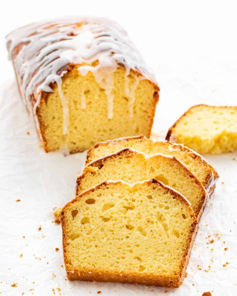 This Copycat Starbucks Lemon Loaf is so much better than the real thing, no more waking up early, skip the line and make this at home! #lemonbread #lemonloaf #starbucks #copycat #recipe Orange Drizzle Cake, Lemon Bread Recipes, Blender Recipe, Lemon Loaf Recipe, Starbucks Lemon Loaf, Starbucks Lemon, Lemon Icing, Lemon Bread, Drizzle Cake