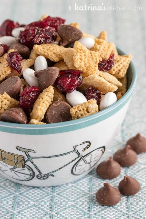 Healthy Trail Mix Recipes, Trail Mix Recipe, Healthy Trail Mix, Nut Free Snacks, Trail Mix Recipes, Chex Mix Recipes, Snack Craving, Snack Mix Recipes, Chex Mix