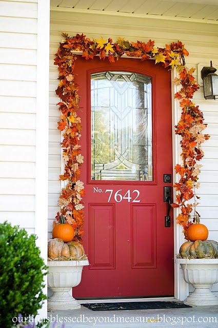 Garland Front Door, Fall Leaves And Pumpkins, Wedding Fireplace, Red Front Door, Hallowen Ideas, Garden Wallpaper, Fall Front Door, Fall Garland, Fall Front Porch