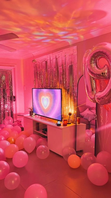 Party 21st Birthday Ideas, In House Birthday Party Ideas, Pink Birthday Sleepover Aesthetic, Aesthetic Birthday Party Theme Ideas, Birthday Party Theme Decorations Pink, Pink Hotel Decorations, Pink Party Theme Aesthetic, Pink Party Inspiration, Pink House Party Decorations