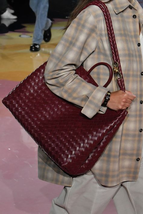 Bottega Veneta’s New Andiamo Carry-All Is The Next It Bag Andiamo Bag, Bottega Bag, Bottega Veneta Bag, Slouchy Tote, Fashion Network, Bag Obsession, Bottega Veneta Bags, Spring Summer 2023, Braided Strap