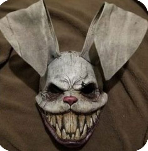 Art Bizarre, Scary Halloween Masks, Creepy Masks, Masque Halloween, Art 2022, Mascaras Halloween, Bunny Mask, Horror Masks, Výtvarné Reference